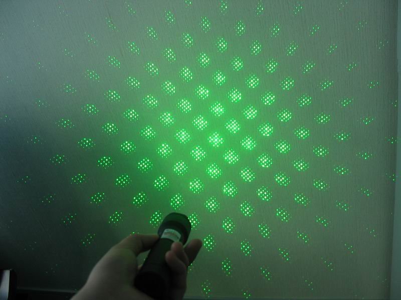 200MW green laser pointer with LED Flashlight